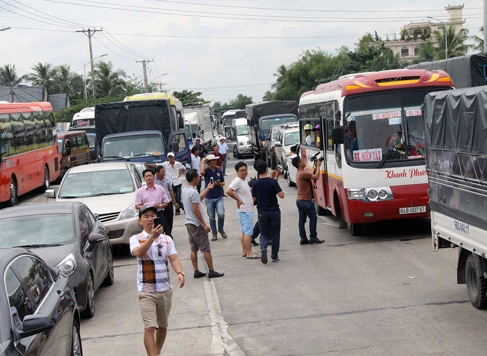 Xử phạt ô tô dừng quá 5 phút ở trạm BOT từ hôm nay