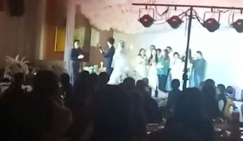 Cô dâu tức đỏ mặt vì đám cưới bị trang trí chẳng khác nào đám ma