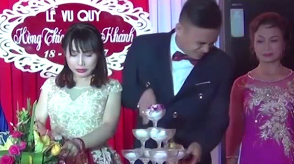 Đây là chú rể đen đủi nhất vịnh Bắc Bộ trong ngày cưới