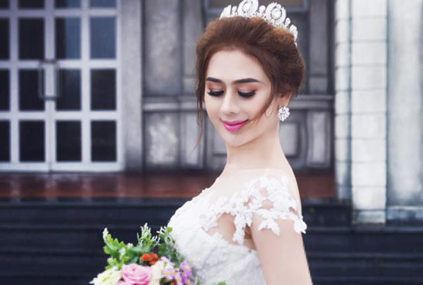 Lâm Khánh Chi được bố mẹ tặng 500 triệu đồng, biệt thự 7 tỷ làm quà cưới