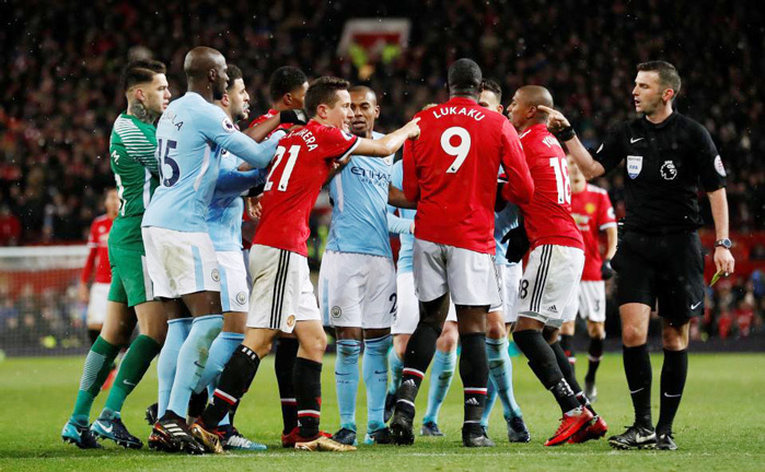 Loạn đả derby Manchester: Sao MU hiếu chiến