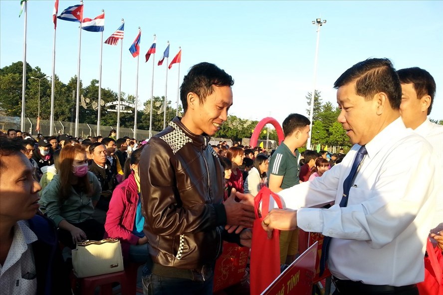 Thưởng Tết 2018: Vướng mắc bất ngờ, tất cả tạm dừng lại