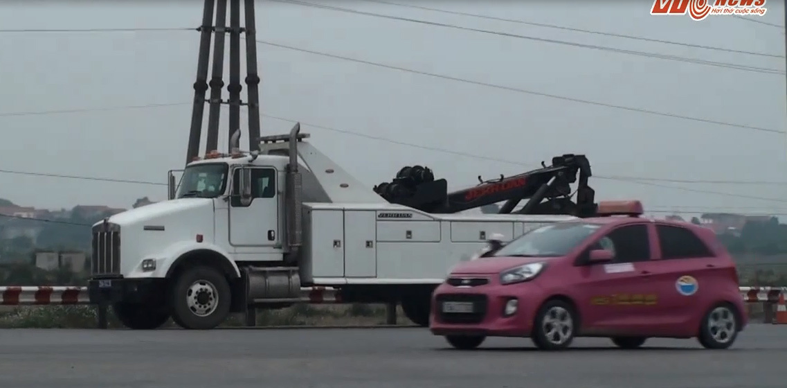 Chiếc xe cứu hộ 'khủng' giá 22 tỷ đồng ở BOT quốc lộ 5 có gì đặc biệt?