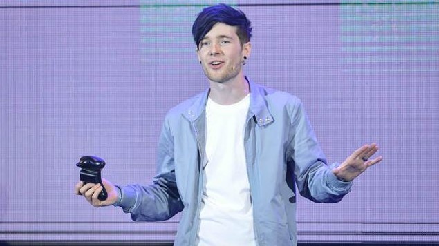 Triệu phú YouTube 26 tuổi làm mê hoặc trẻ con khắp thế giới