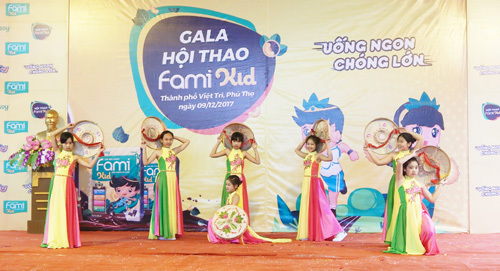 1.800 VĐV nhí dự hội thao Fami Kid 2017