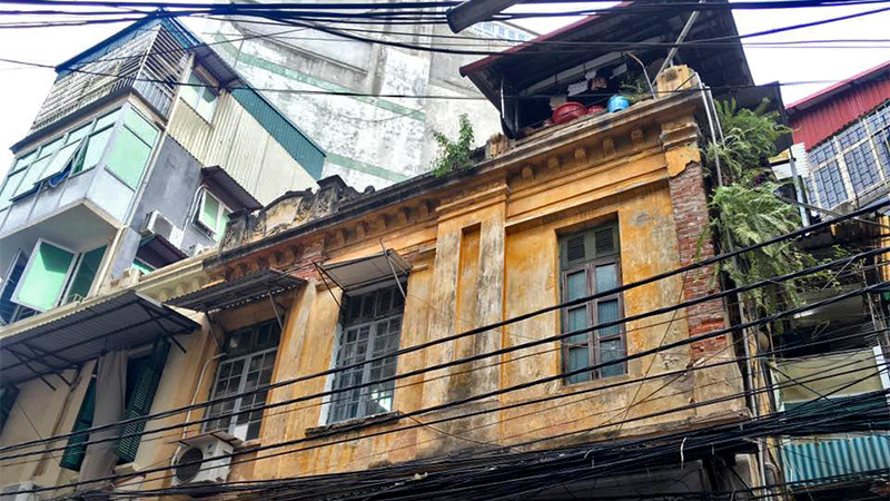 Cảnh sinh hoạt bất ngờ bên trong biệt thự cổ triệu đô ở Hà Nội