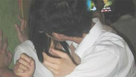 Qua thăm con gái, xâm hại 2 chị em họ 13 tuổi