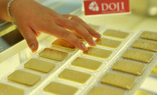 Giá vàng hôm nay 13/12: Cú sốc cuối năm, vàng chìm xuống đáy