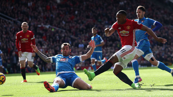 MU vs Bournemouth: Rũ bùn đứng dậy