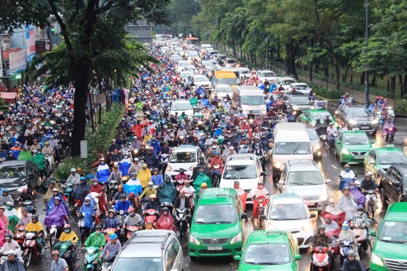 Thu phí ô tô vào trung tâm TP.HCM: Khó giảm ùn tắc, thiếu khả thi