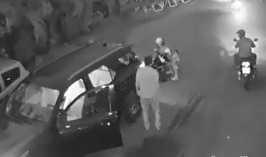 Lùi xe bất cẩn gây va chạm còn hành xử côn đồ