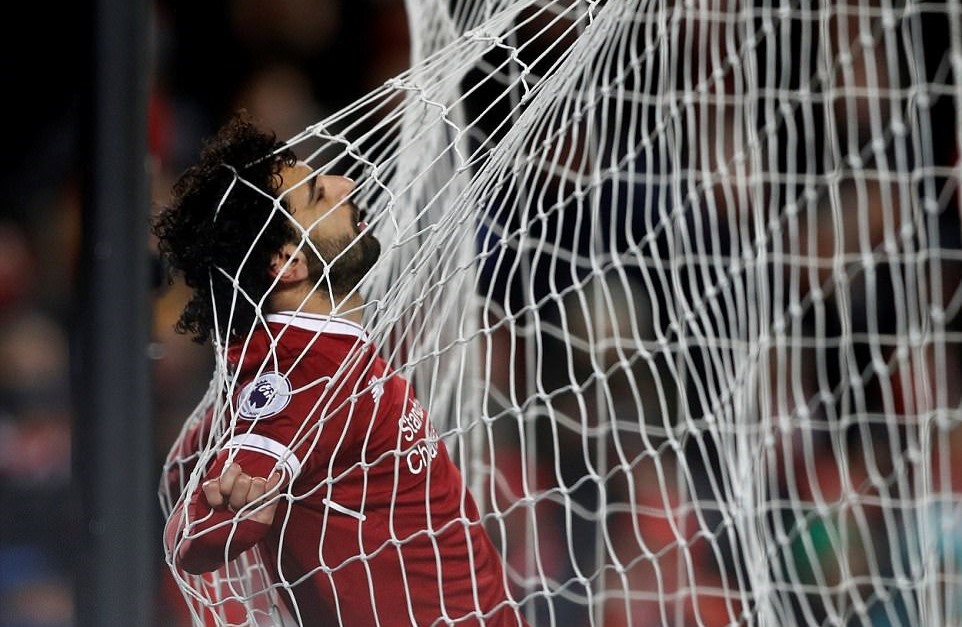 Liverpool bất lực để Tottenham qua mặt