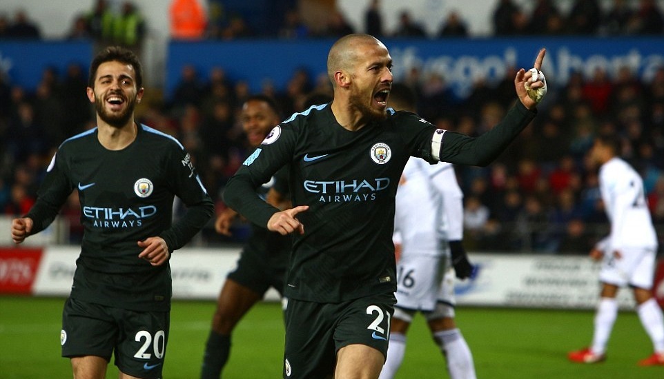 Thiết lập kỷ lục vĩ đại, Man City vô địch lượt đi