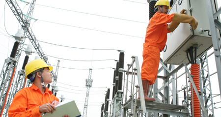 Tăng giá điện: Tìm nguồn năng lượng giá rẻ cho Việt Nam