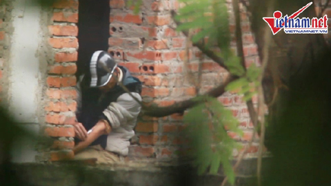 Bóng người bí ẩn trong dãy nhà hoang giữa Hà Nội