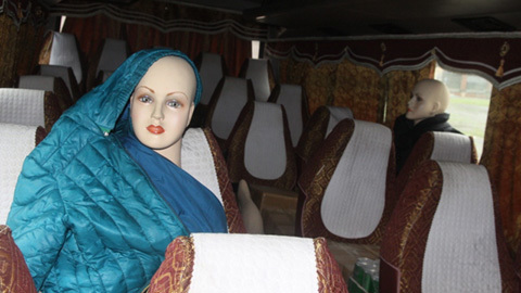 Xe khách dùng ma nơ canh giả người để chở hàng lậu