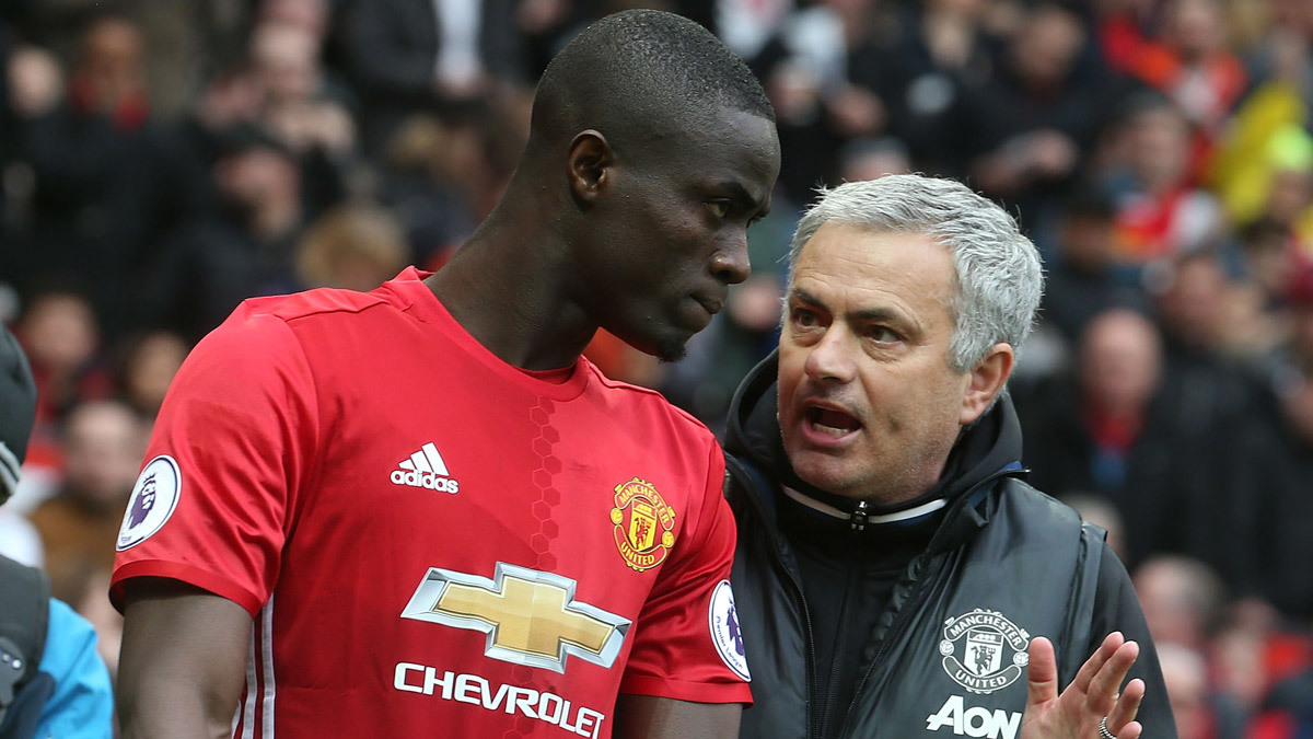 MU và bài toán trung vệ: Khổ thân ông Mourinho