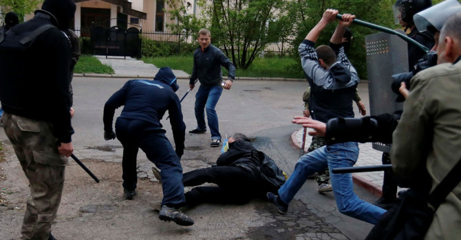 Hơn 20 giang hồ truy sát nhau ở Sài Gòn, 1 người tử vong