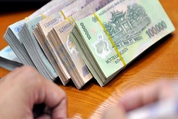 Mẹ bỏ trốn, con bị chủ nợ uy hiếp