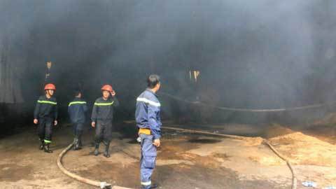 Bình Dương: Cháy xưởng gỗ, hai công nhân tử vong