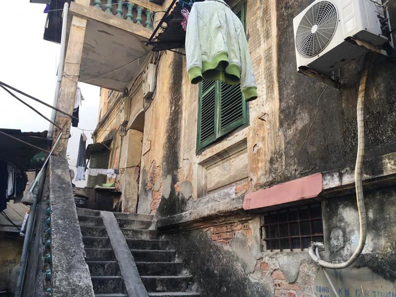 Nhóm thanh niên khiến người phụ nữ trong 'biệt thự nghiêng' run sợ