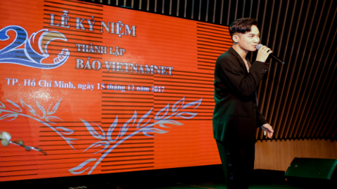 Clip Ali Hoàng Dương hát mừng kỉ niệm 20 năm thành lập báo VietNamNet