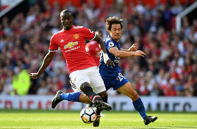 MU gặp họa lớn, Mourinho vò đầu bứt tai