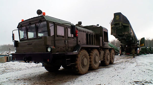 Nga nạp tên lửa xuống hầm ngầm
