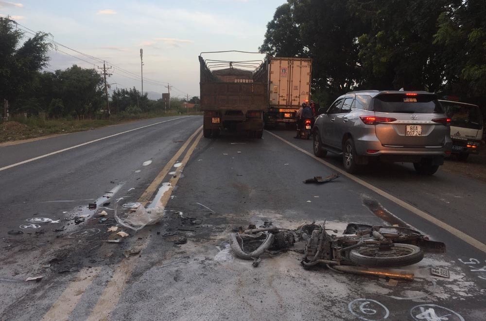 Thiếu niên chạy xe thiệt mạng sau cú tông của xe ngược chiều