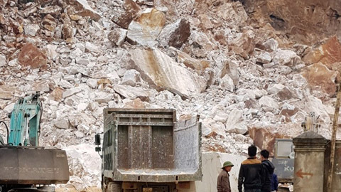 Sập mỏ đá trắng ở Nghệ An, 1 người chết