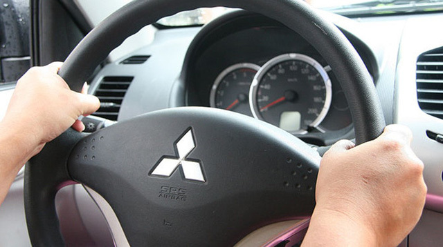 Xử lý thế nào để thoát khỏi ô tô chìm dưới nước?