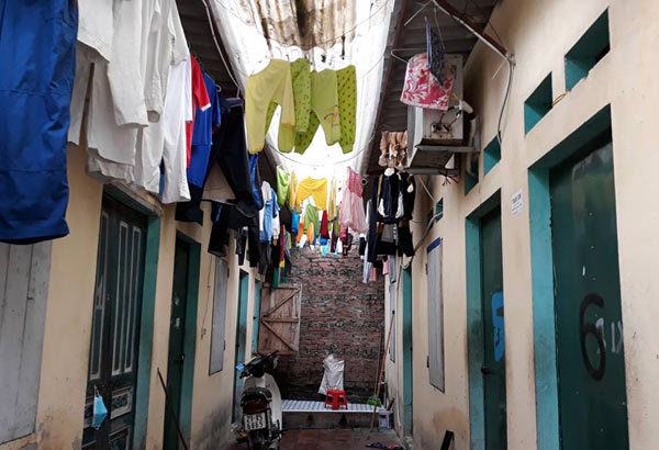 Tan ca lúc nửa đêm, nữ công nhân gặp cảnh bất ngờ