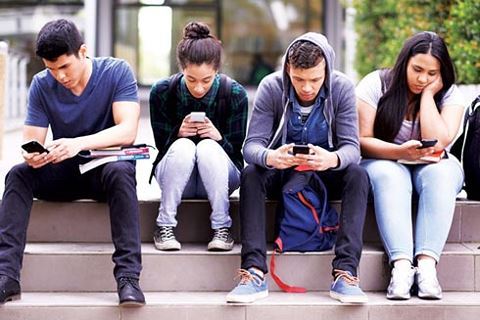 Facebook thừa nhận mặt trái cuộc sống ảo trên mạng xã hội