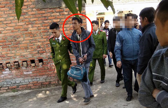 Sát hại rồi viết chữ 'phản bội' lên người vợ