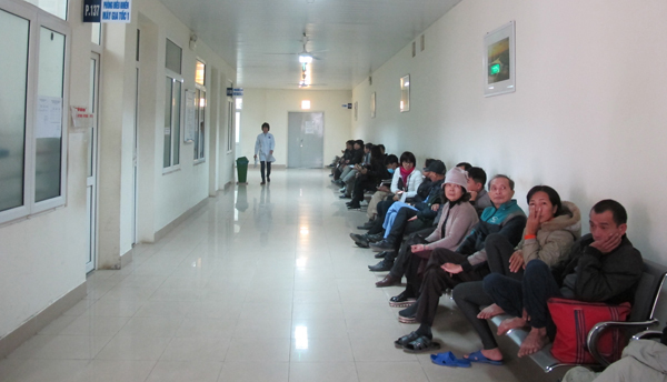 Giám đốc BV K: Xếp hàng giữa đêm vì máy xạ quá tải 5 lần