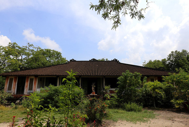 Ngôi nhà cổ có 120 cột gỗ quý độc nhất ở miền Tây