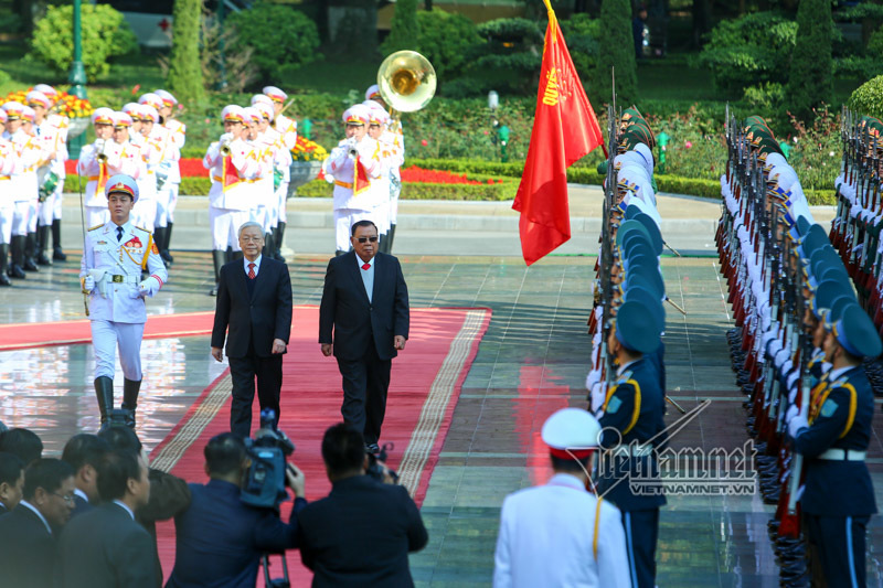 Hình ảnh lễ đón Tổng bí thư, Chủ tịch nước Lào