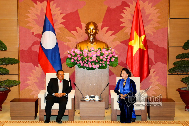 Chủ tịch Quốc hội hội kiến Tổng bí thư, Chủ tịch nước Lào