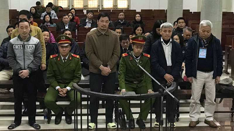 'Trò phù thủy' của cựu sếp ngân hàng gây thiệt hại 3.900 tỷ