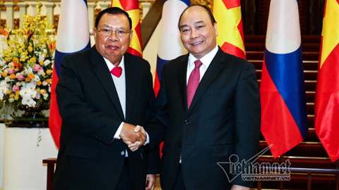 Việt - Lào giữ vững ổn định chính trị, phát triển kinh tế xã hội