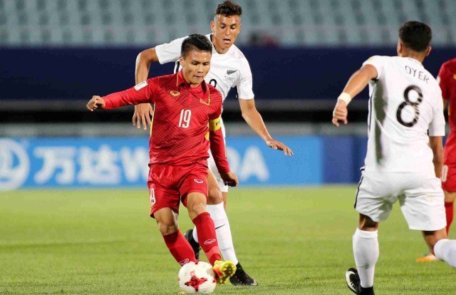 Thai-League sẵn sàng nổ “bom tấn”: Chê Công Phượng ắt là Quang Hải!