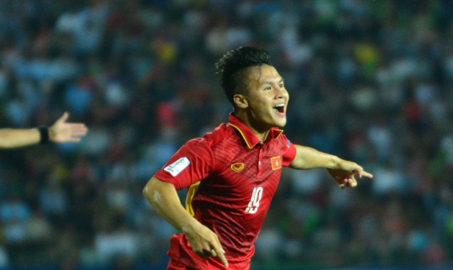 Vượt qua Công Phượng, Quang Hải tranh QBV với Xuân Trường