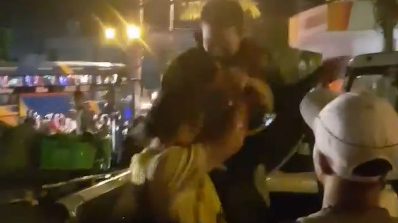 Tài xế đánh tới tấp đại úy CSGT trên phố