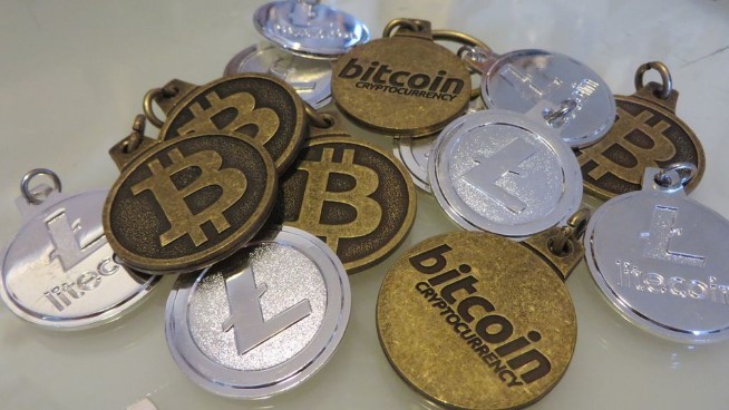 Nhà sáng lập bán hết tiền ảo, dân đầu cơ hãy coi chừng