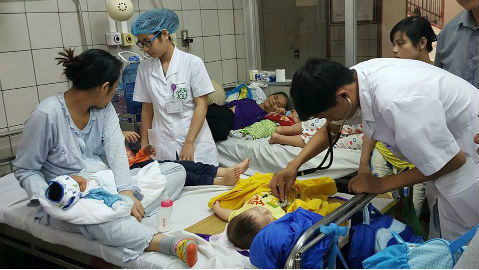 Sài Gòn lạnh bất thường, trẻ ồ ạt nhập viện