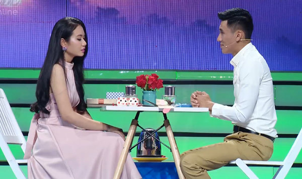 Hải Quân bị chỉ trích khi từ chối cô gái miền Tây xinh đẹp