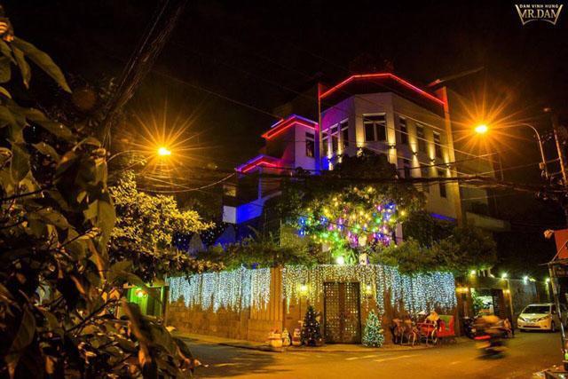 Những biệt thự ngập tràn không khí Giáng sinh của sao Việt