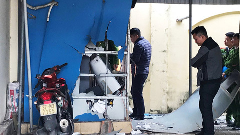 Cây ATM nổ tung trong đêm
