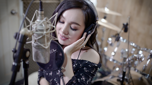 Hà Vân hát Người tình mùa đông tiếng Nhật