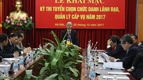 Bộ Nội vụ bổ nhiệm ngay 2 vụ phó sau khi thi đậu